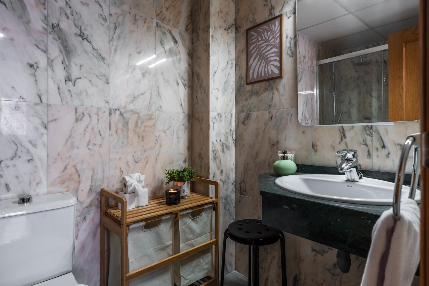 Tuguest Station With Parking Apartment Granada Luaran gambar