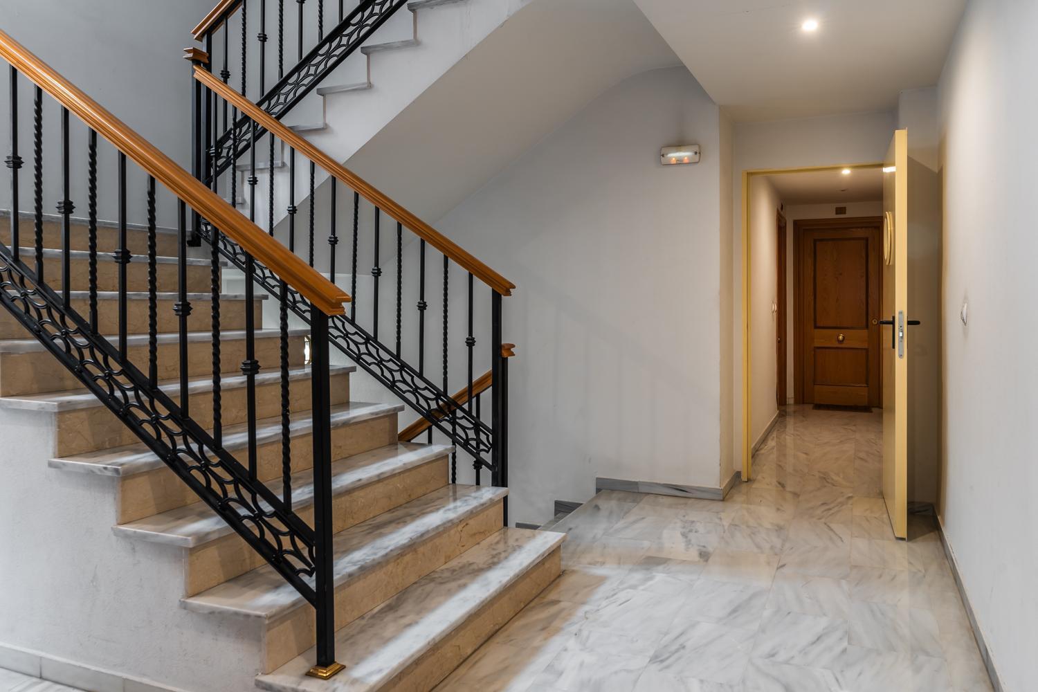 Tuguest Station With Parking Apartment Granada Luaran gambar